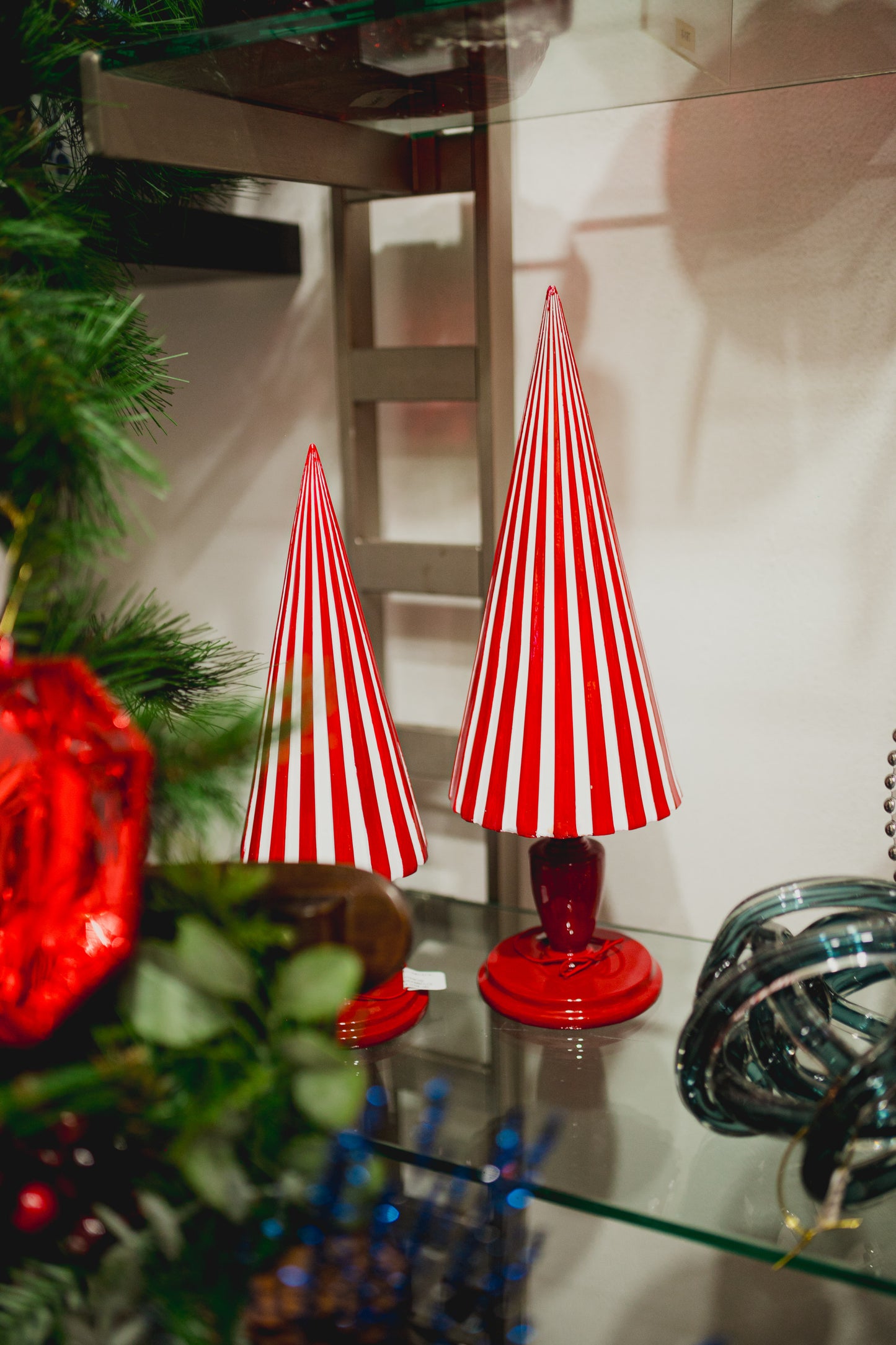 Set de dos pinos de líneas roja y blanca