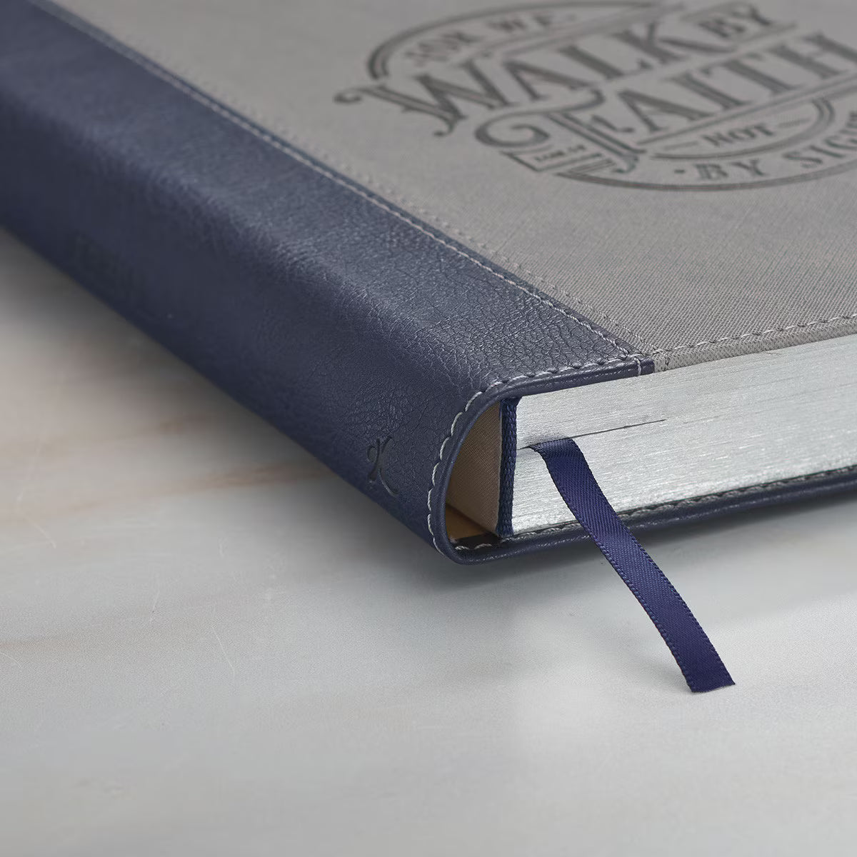 Journal con elástico "Walk by Faith"