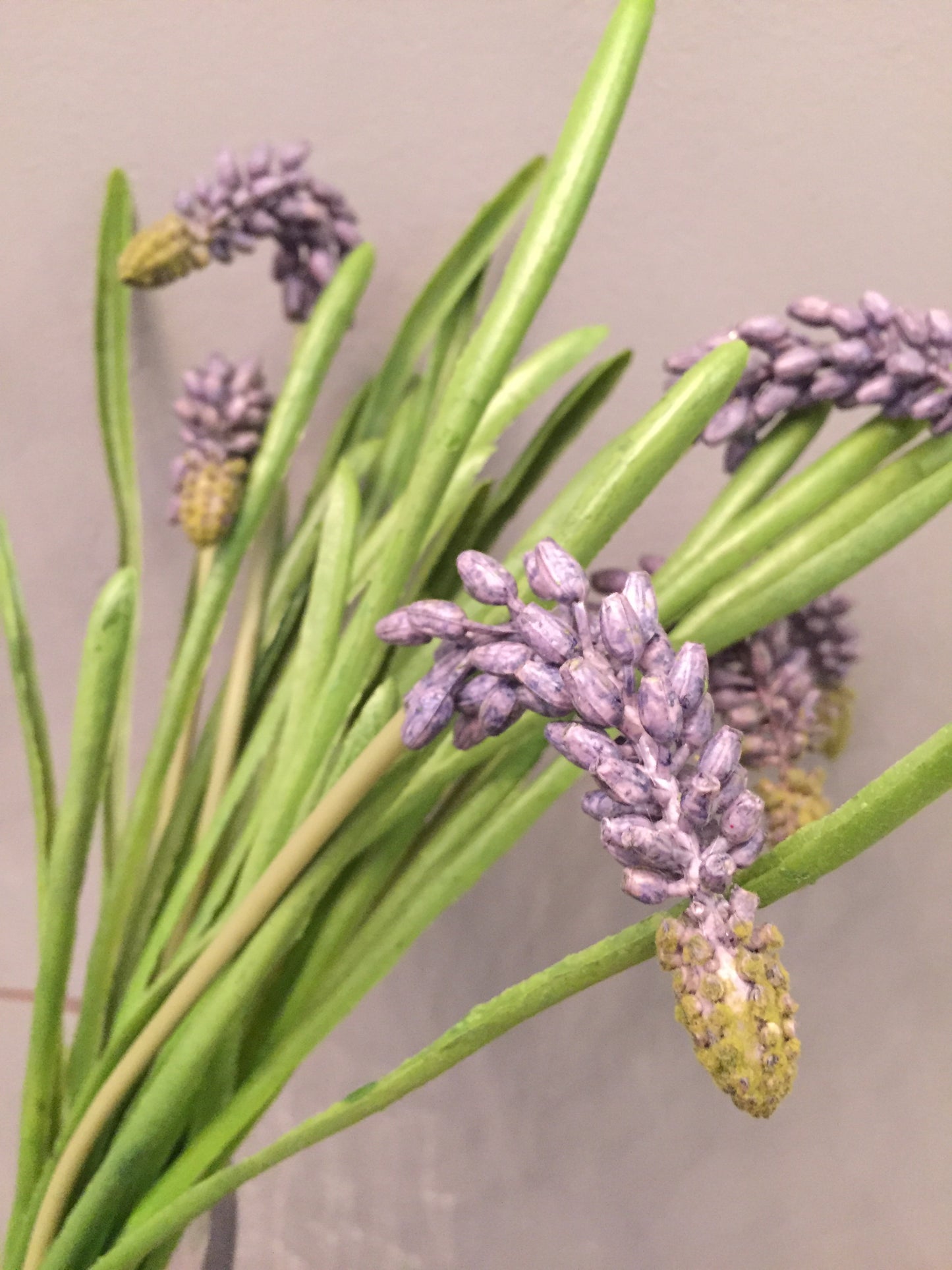 Follaje artificial tipo Rama verde con semillas (por pieza)