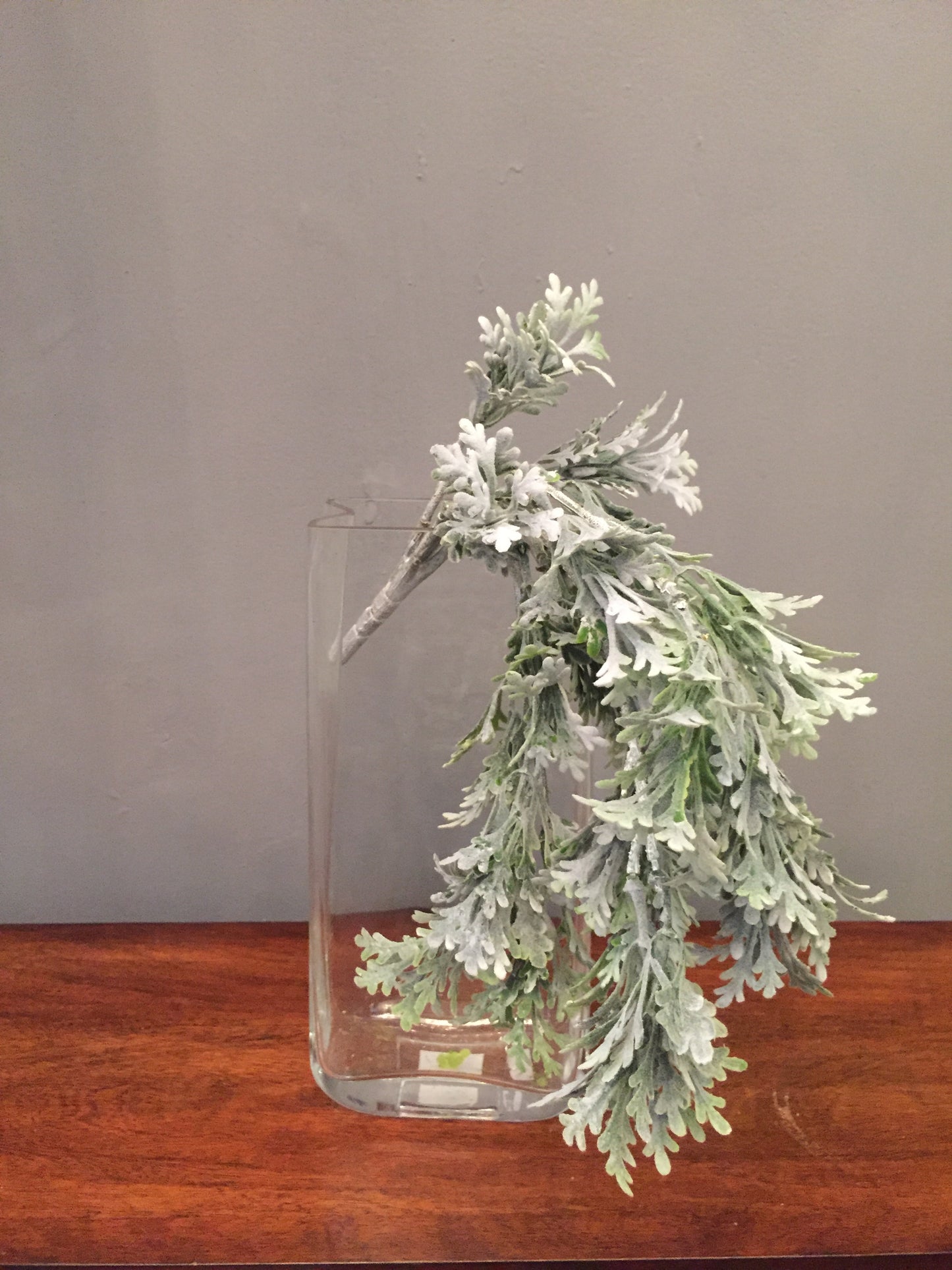 Follaje artificial tipo Rama Verde Ceniza (por pieza)