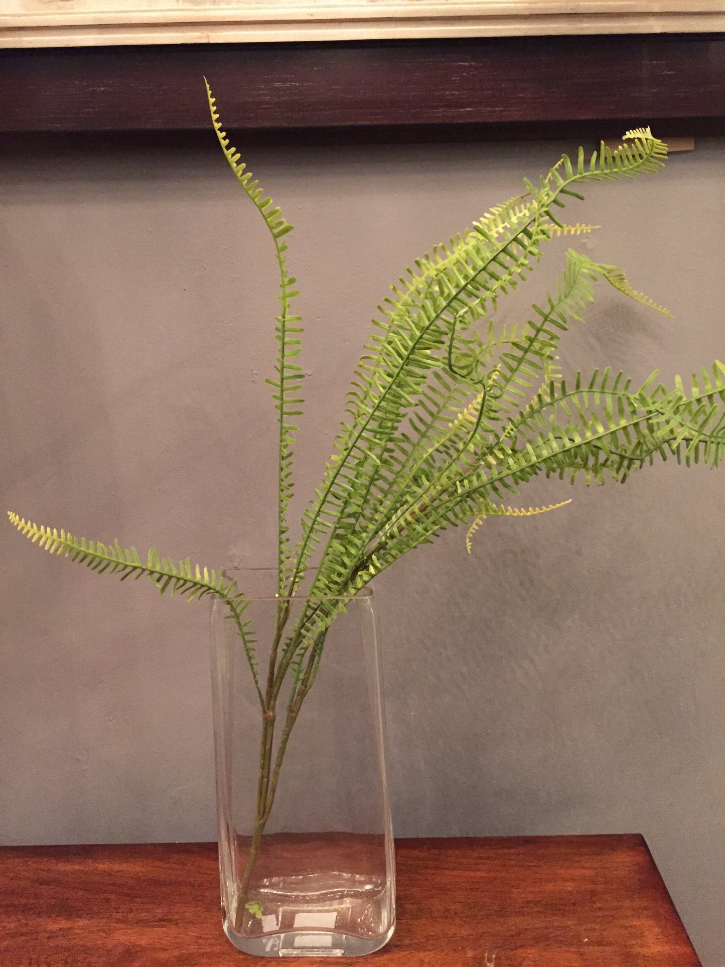 Follaje artificial tipo Vara de Helecho verde (por pieza)