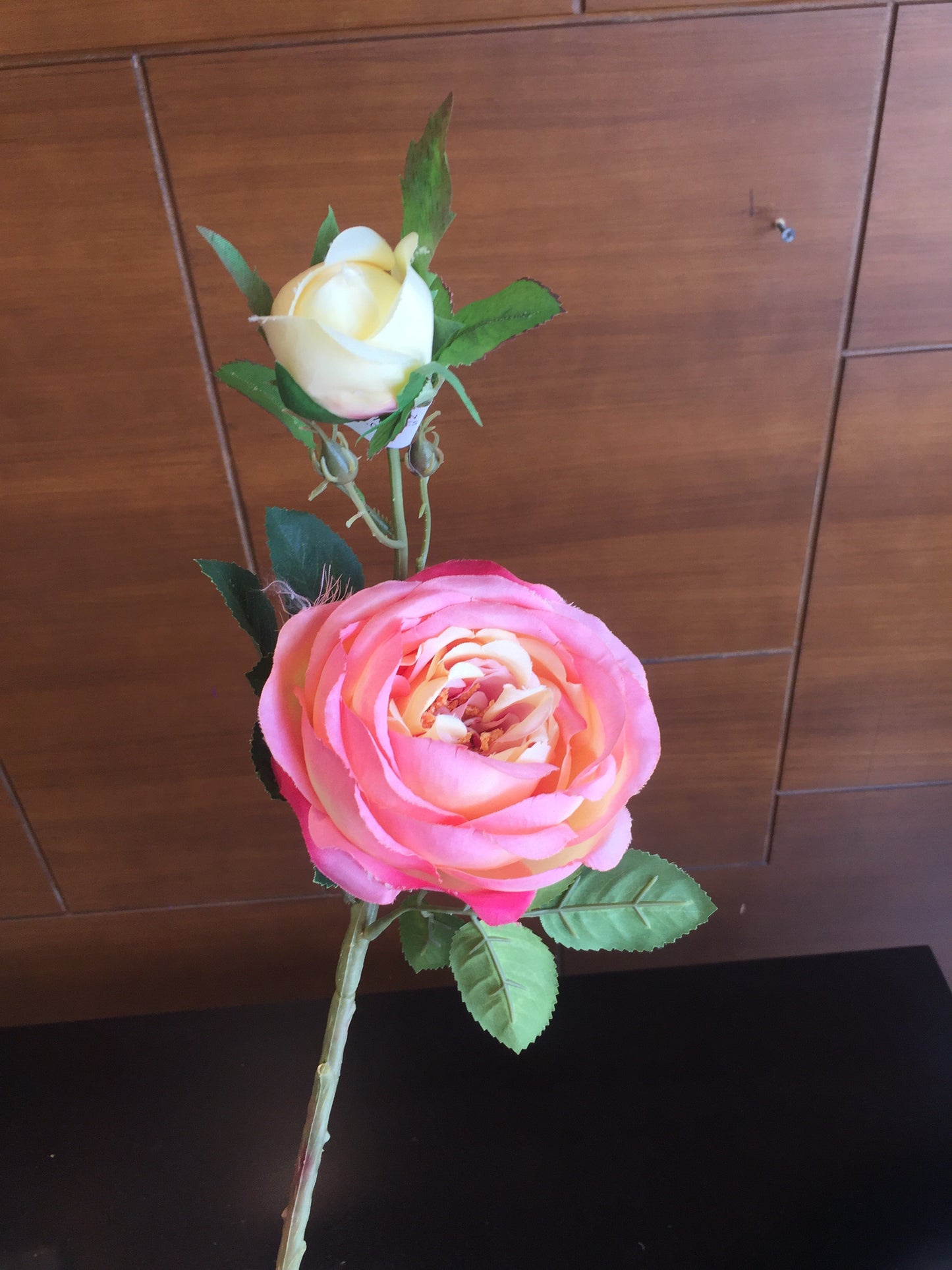 Flor artificial tipo Ranúnculo con botón (por pieza disponible en: Rojo, Amarillo, Rosa, Durazno, Blanco)