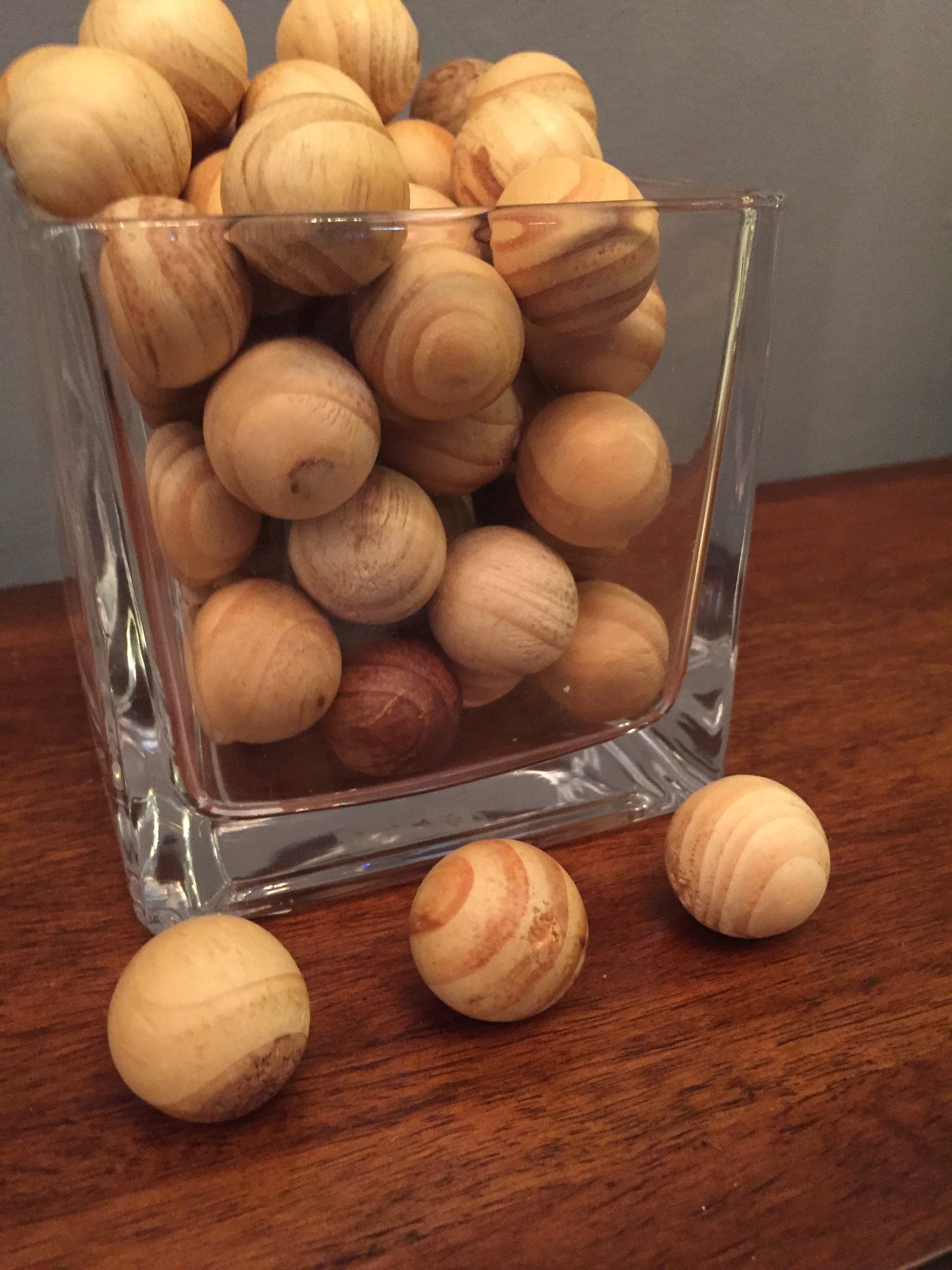 Bolita de madera para utilería (por caja)