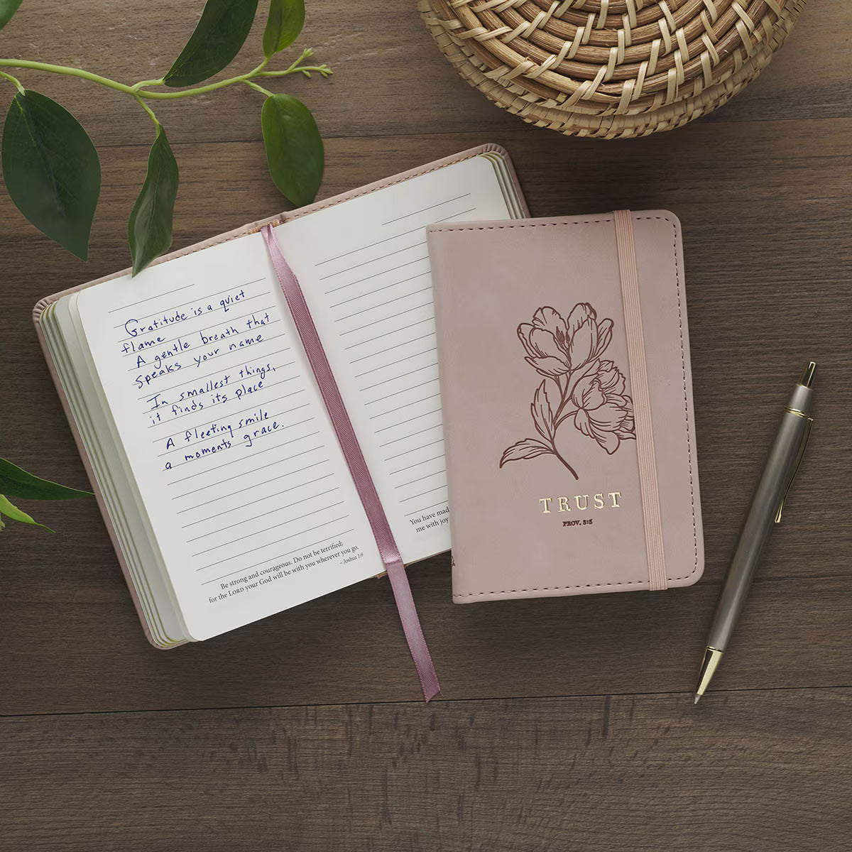 Journal con elástico "Trust"