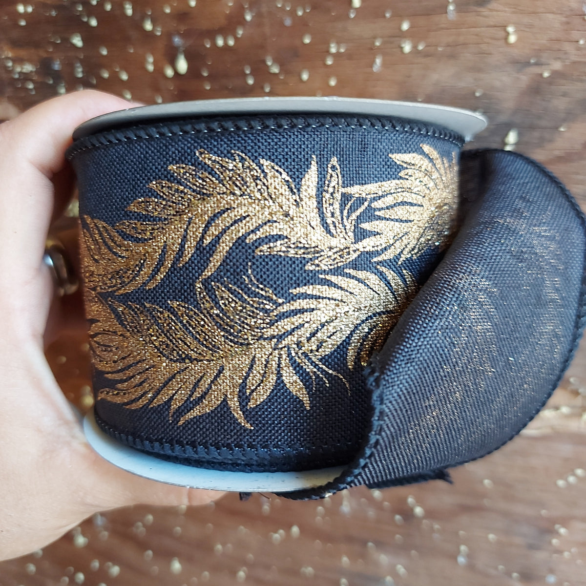 Listón Negro con Oro