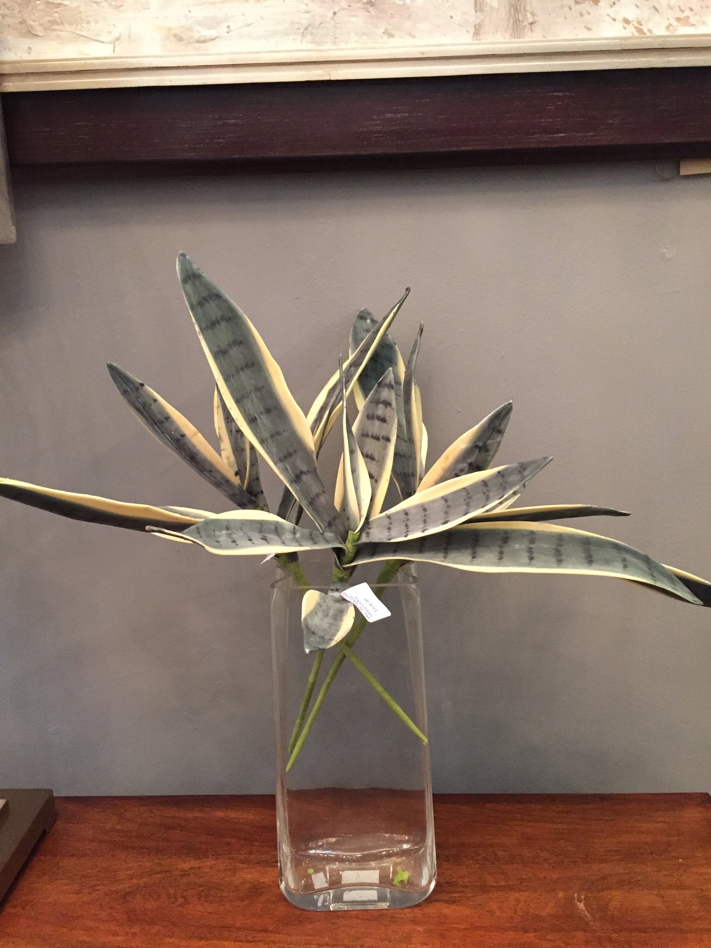 Follaje artificial tipo Sansevieria (por pieza)